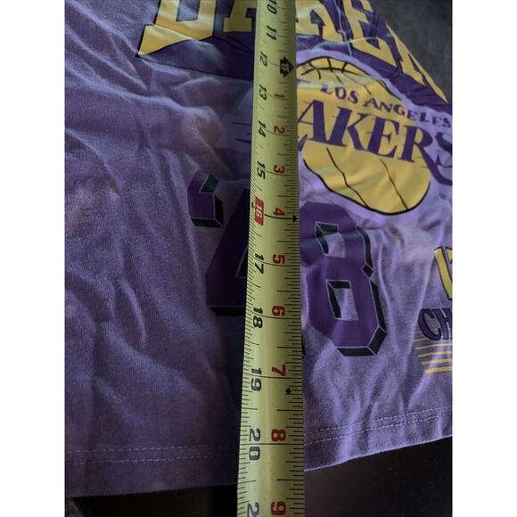 LA Lakers Womens Size XL And XXL Purple '17X CHAMPIONS' Bleached Cropped Tee NWT - Picture 3 of 11